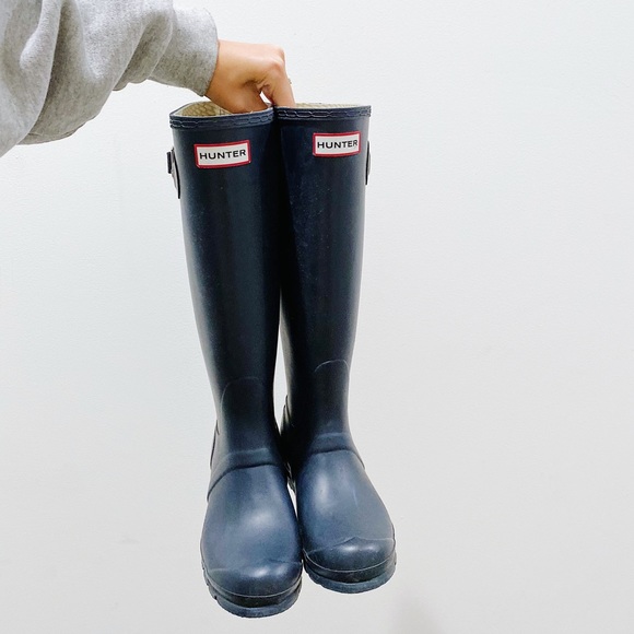 Hunter Navy Rain Boots Size 6 - Picture 3 of 5